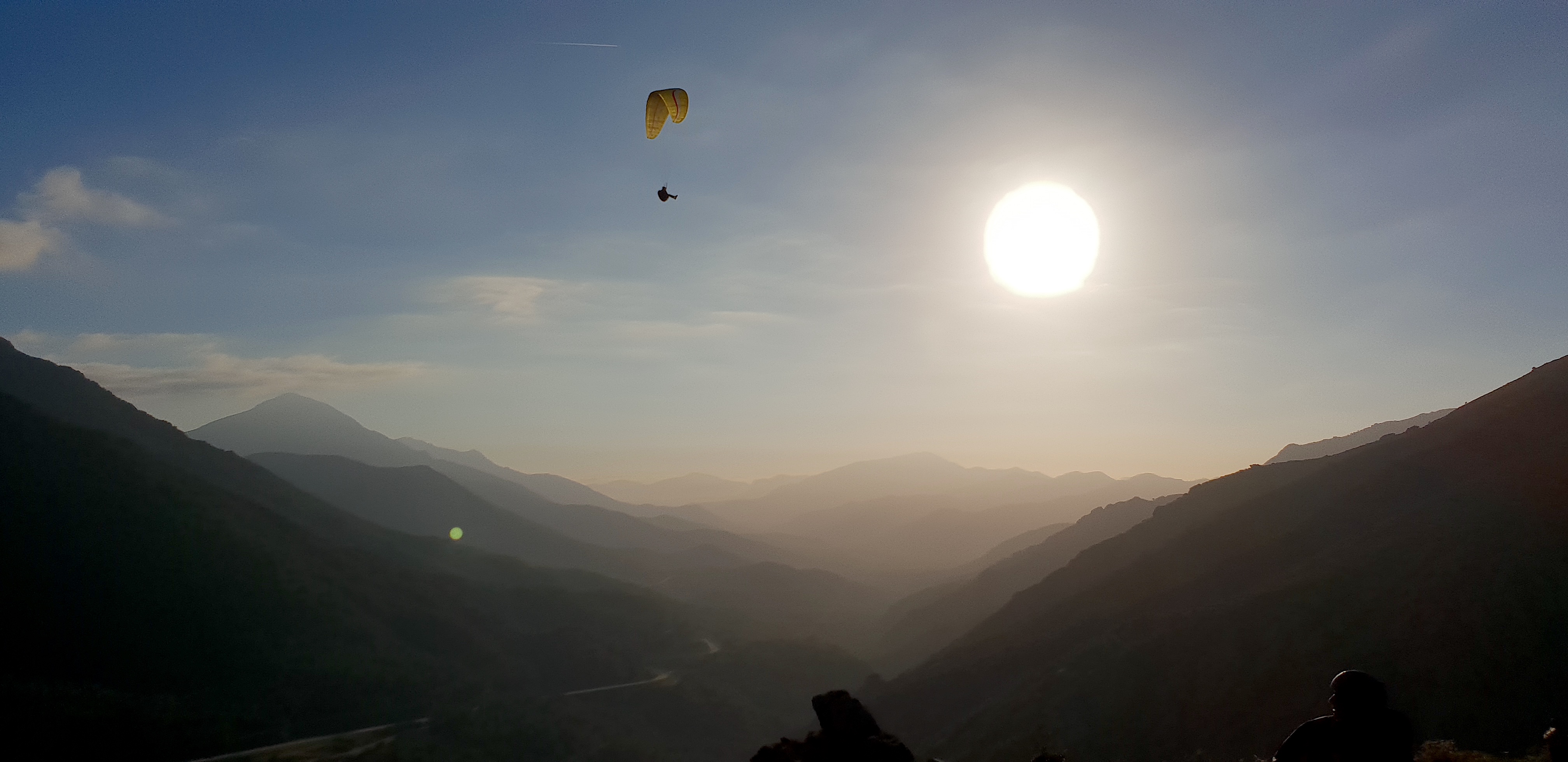La photo jour : En parapente au dessus de Vizzavona…