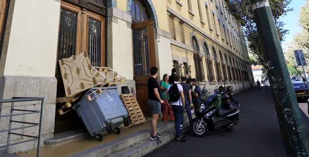 Début du rassemblement au lycée Fesch