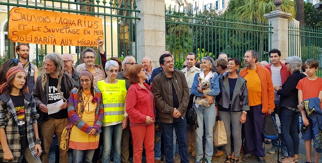 La LDH, Le PCF section Corse du sud, médecin du monde faisaient partie des personnes réunies devant la préfecture de Corse.