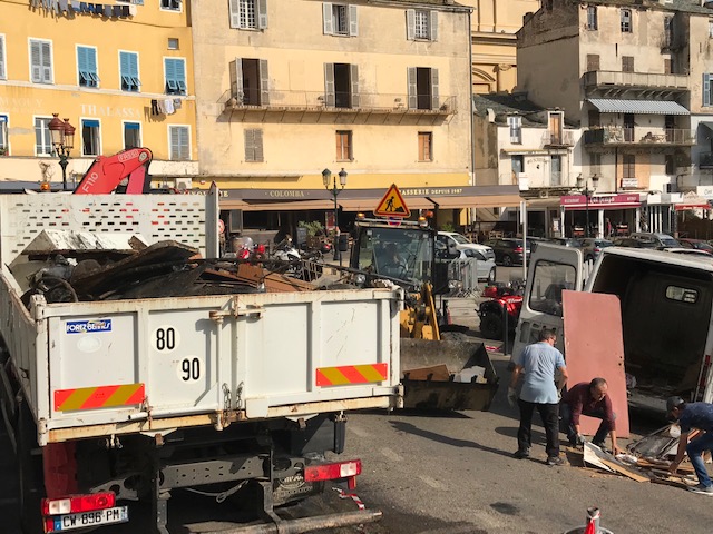 Nettoyage du Vieux-Port à Bastia : Une pêche insolite