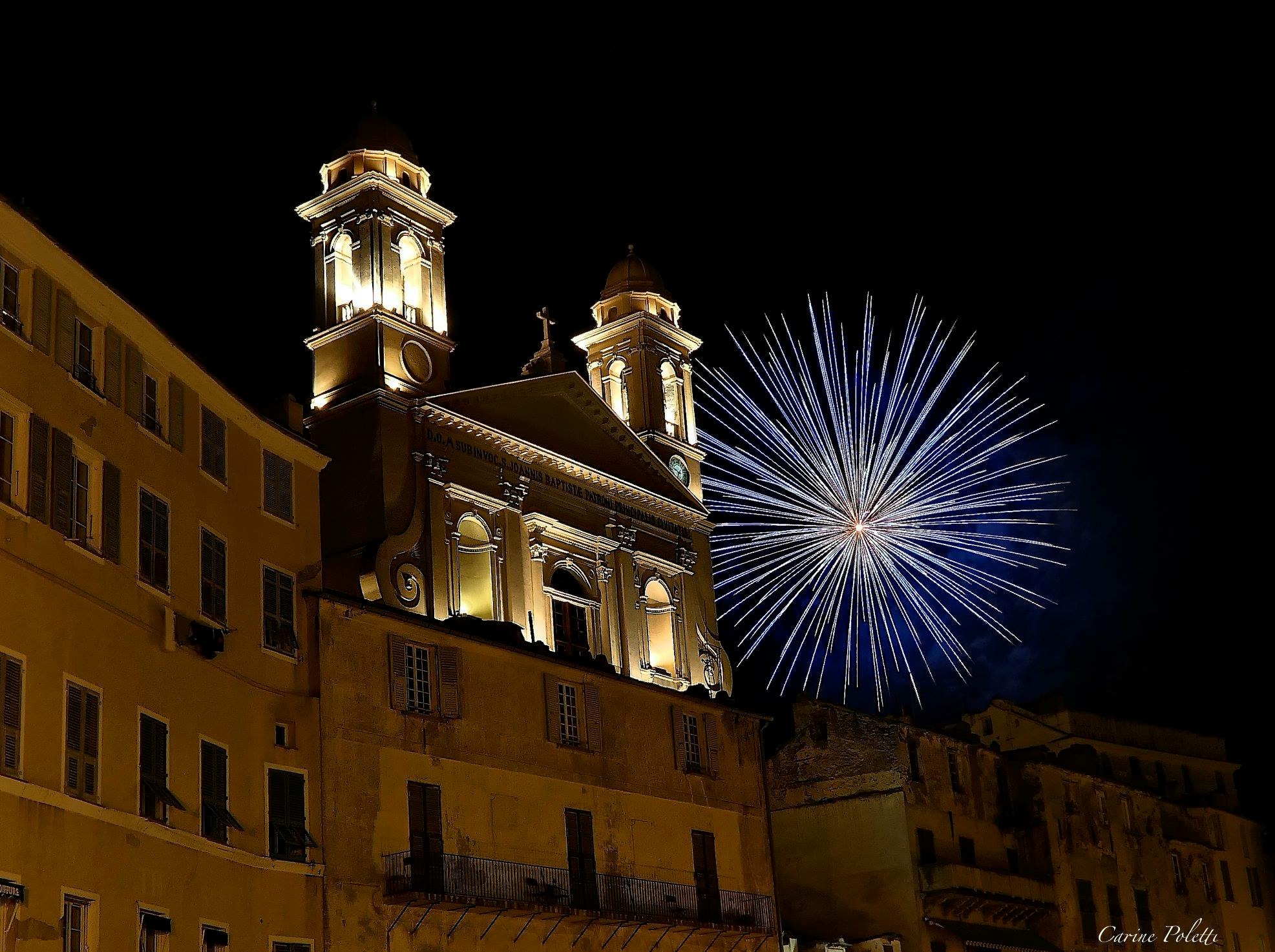 La photo du jour : San Ghjuvà dans un feu d'artifice