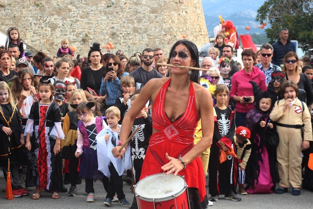 Foule immense à Calvi pour la parade d'Halloween