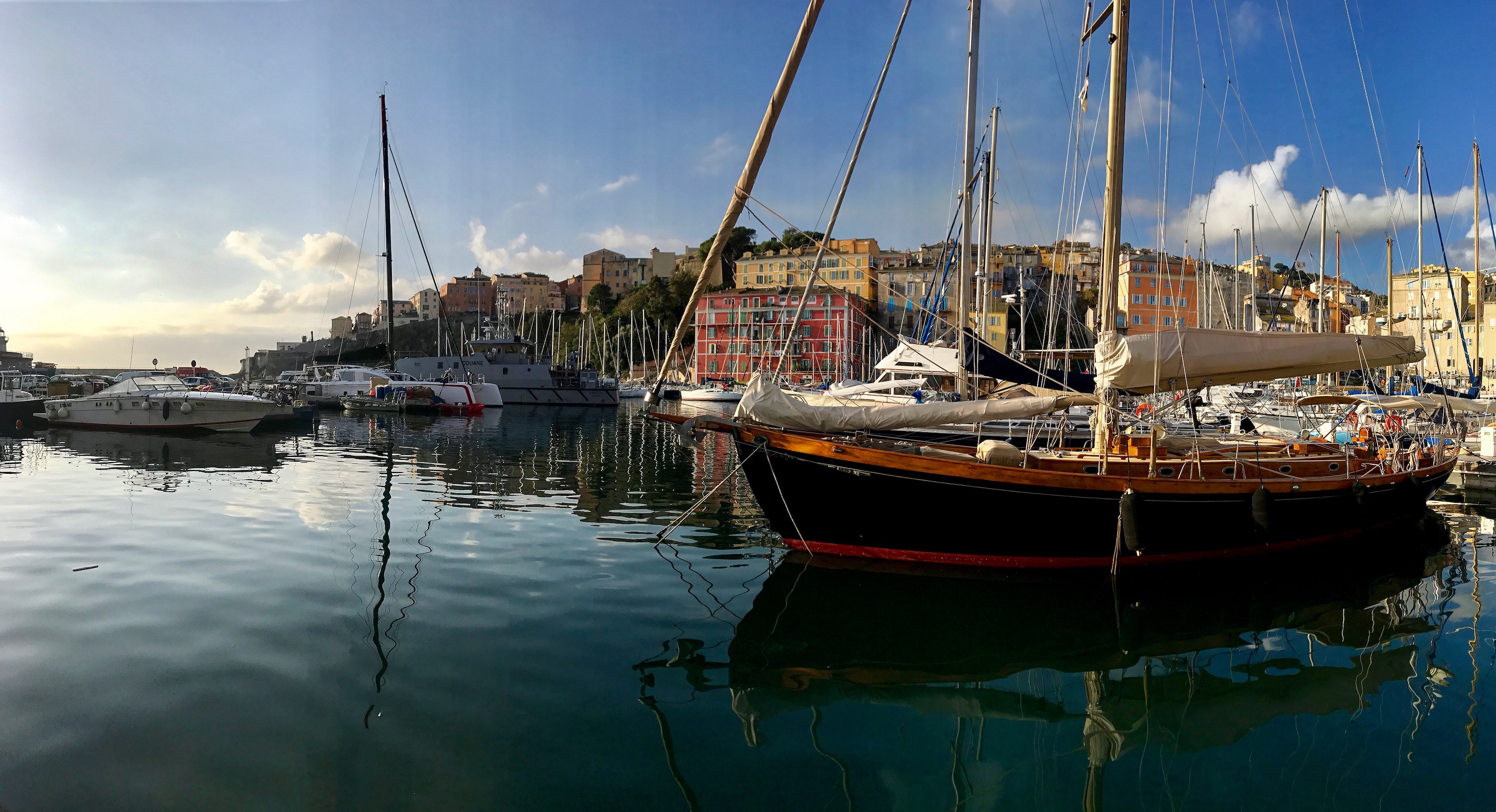 La photo du jour Le Vieuxport de Bastia au petit matin