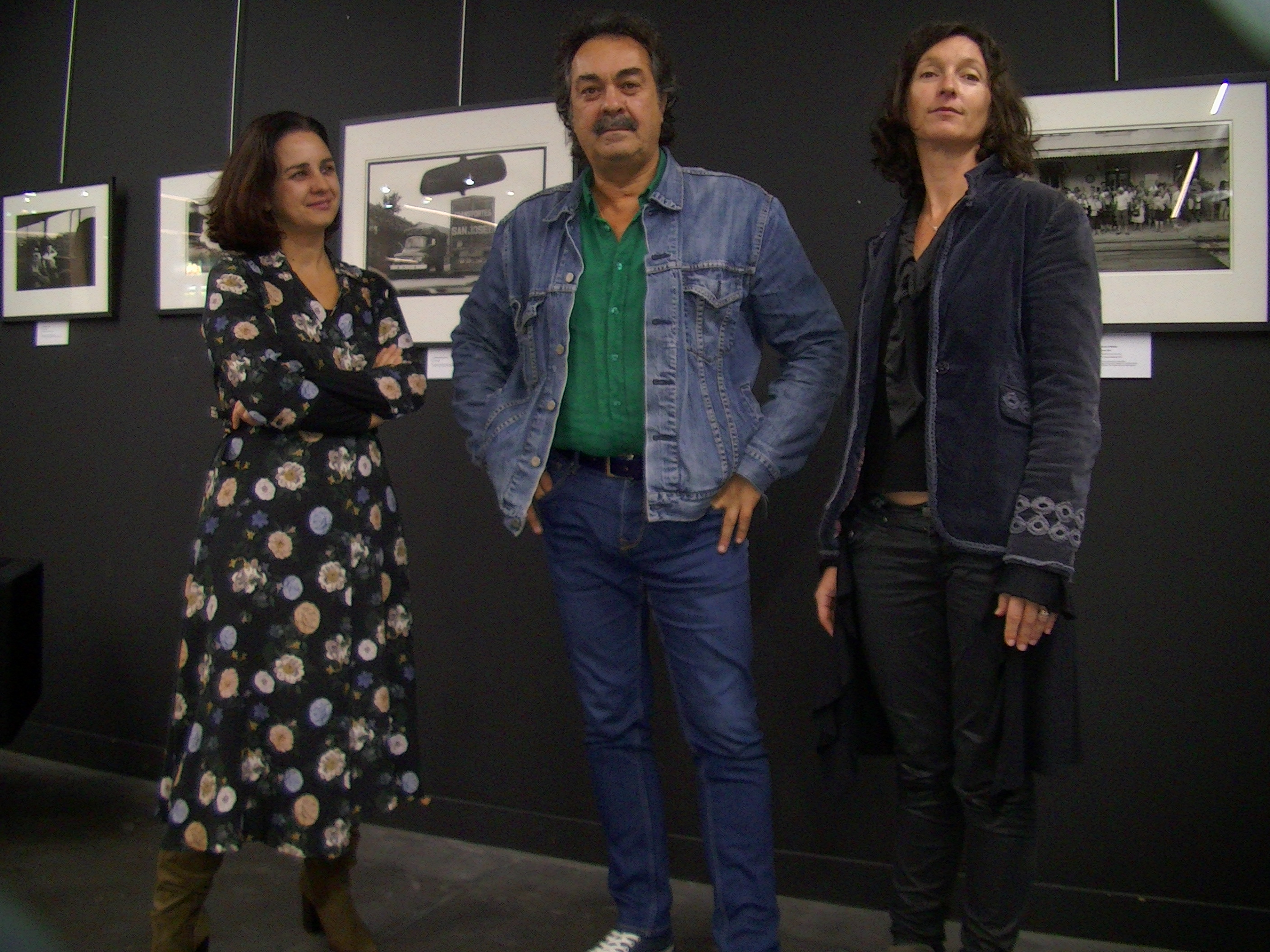 Delphine Ramos, directrice des affaires culturelles à la mairie de Bastia, Marcel Fortini, directeur du CMP et Valérie Rouyer, responsable des expositions au CMP, ont présenté l'exposition "In viaghju / en voyage" au centre culturel L'Alb'Oru