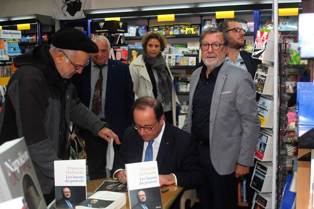 François Hollande a savouré à l'Ile-Rousse la rencontre avec son public