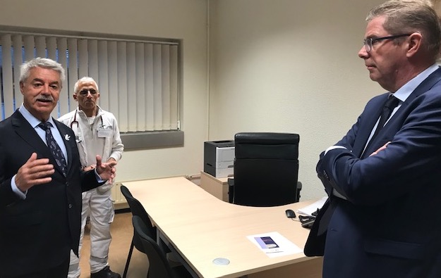 Le docteur Hatem Balle référent départemental de l’unité, le directeur du CH de Bastia, le préfet de la Haute-Corse Gérard Gavory