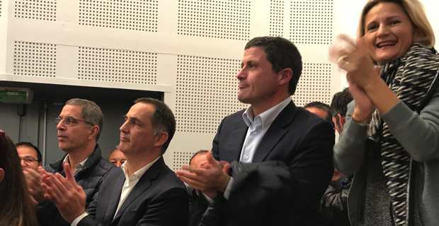 Gilles Simeoni, entouré du maire de Bastia, Pierre Savelli, de Jean-Félix Acquaviva, député et Secrétaire national du nouveau parti Femu a Corsica, et de la conseillère exécutive, Nanette Maupertuis.