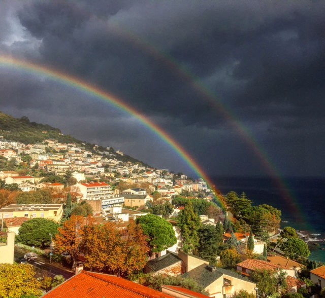 La photo du jour : Le double arc-en-ciel de Petranera