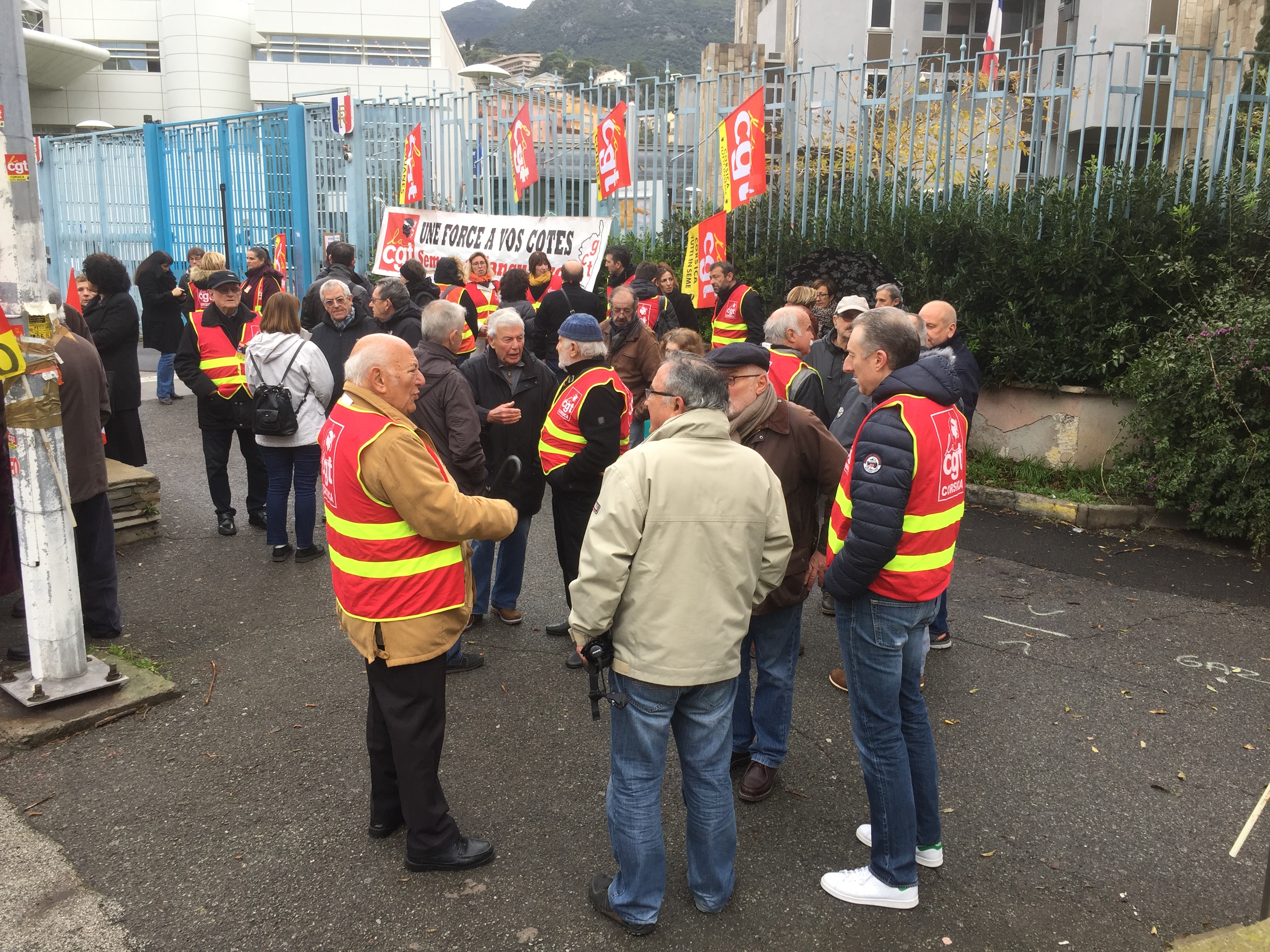 Social : Nouveau rassemblement devant la préfecture de la Haute-Corse 