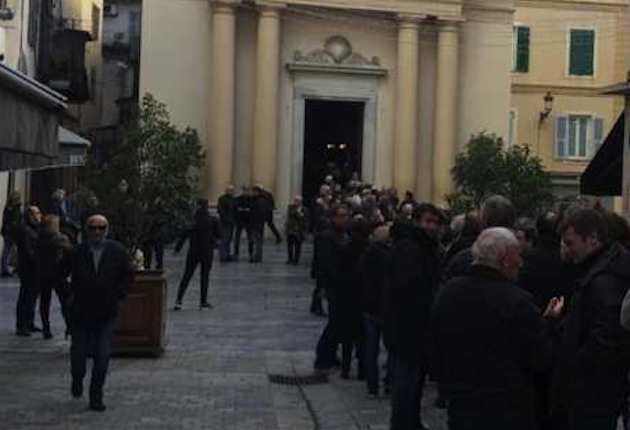 La foule devant l'oratoire Saint Roch. (RCFM)