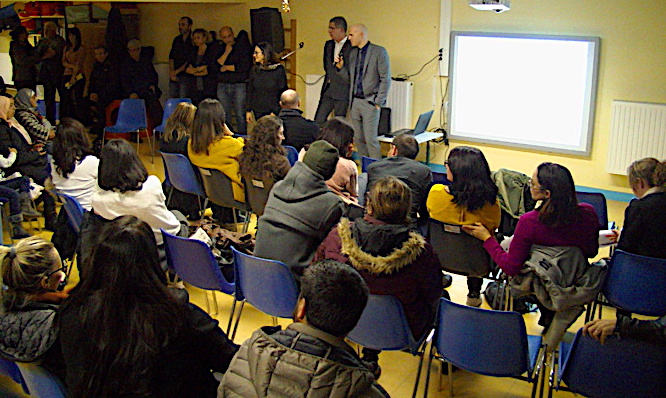 Les parents d'élèves étaient venus nombreux écouter les explications de la municipalité.
