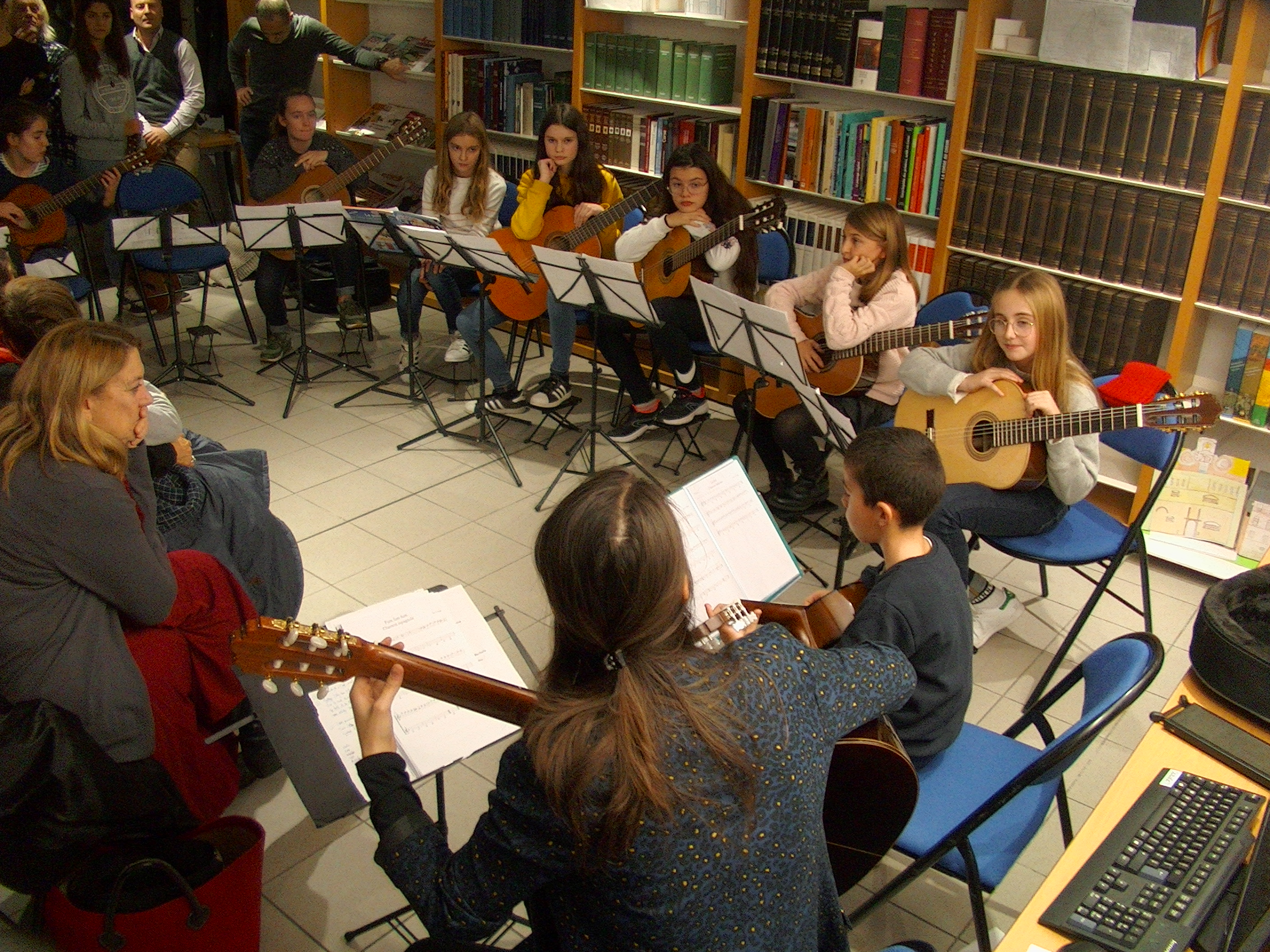Les élèves de Sandrine Luigi ont donné un joli concert de Noël à la bibliothèque patrimoniale de Bastia