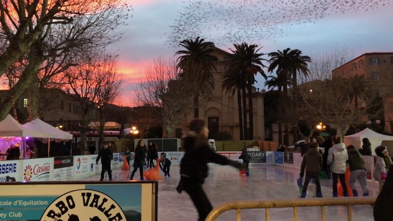 Le père Noël arrivera du ciel demain à Lisula