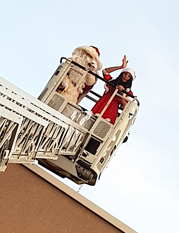 Chez les pompiers de Calvi le Père Noël est arrivé par la... grande échelle !