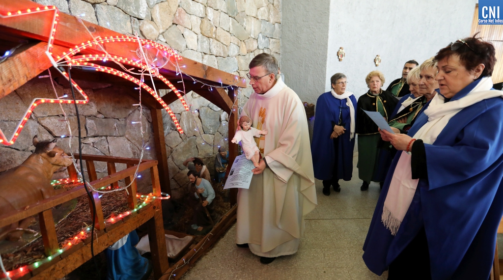 La statue de l'enfant Jésus a rejoint la crèche de l'église du centre Hospitalier de la Miséricorde (Photo Michel Luccioni)