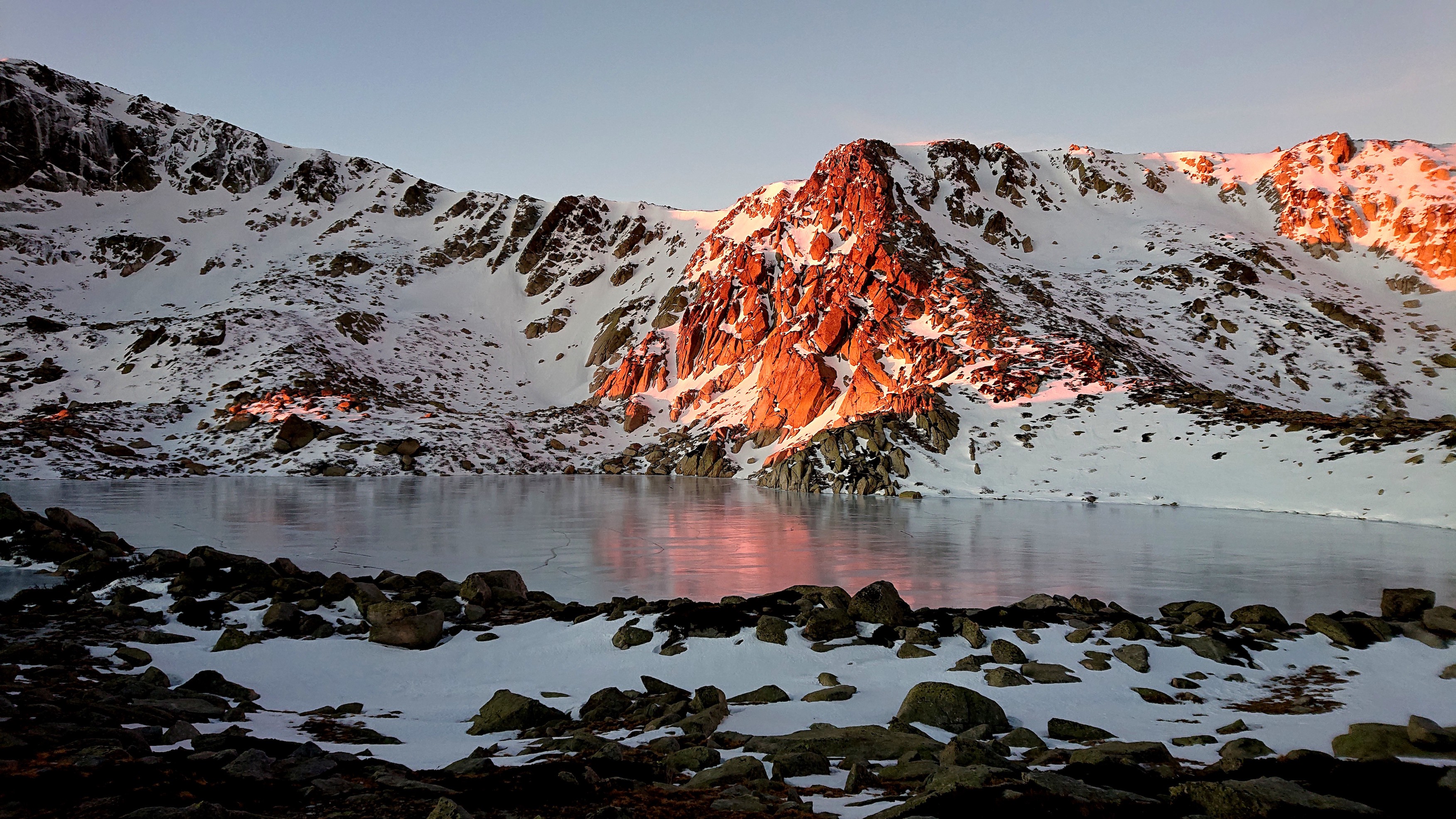 La photo du jour : Le lac de Bastani au petit matin
