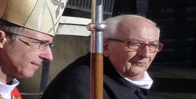 L'abbe Francis Buresi et Monseigneur de Germay. Photo FB
