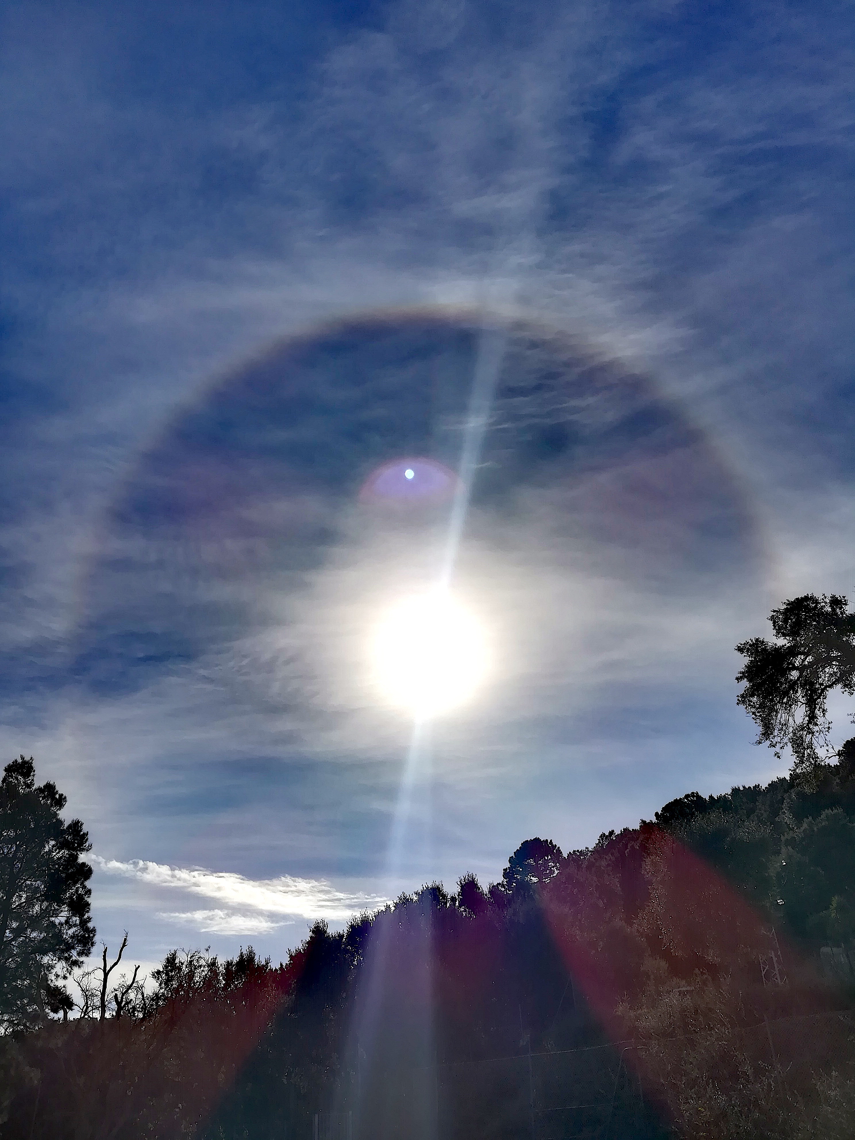 La photo du jour : Un halo de lumière scintille autour du Soleil dans le Cap Corse