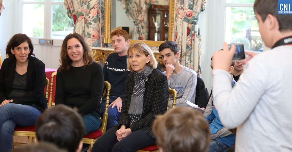 Rencontre dans les salons de la préfecture d'Ajacio entre les élèves du collége des Padule et la préfète de Corse Josiane Chevalier (Photo Michel Luccioni)