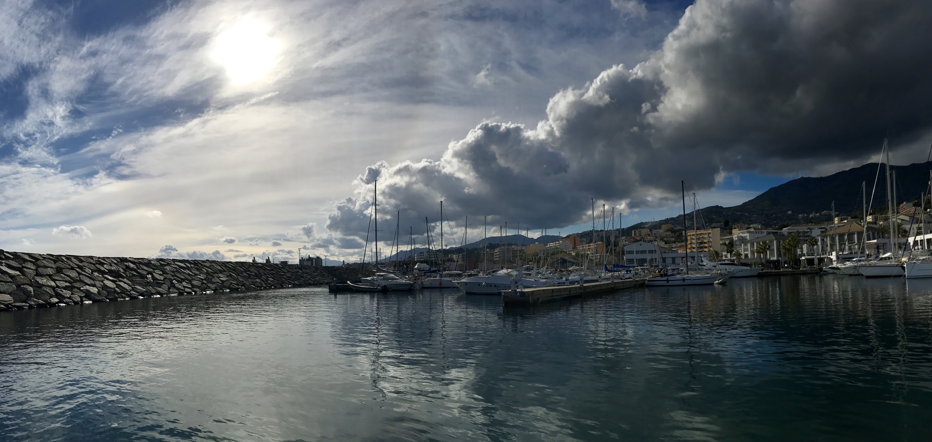 La photo du jour : Nuage au-dessus de Port-Toga…