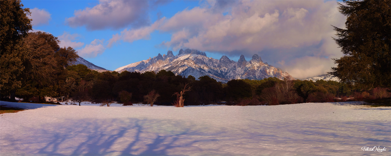 La photo du jour : Les aiguilles de Bavella emmitouflées dans une écharpe de nuages