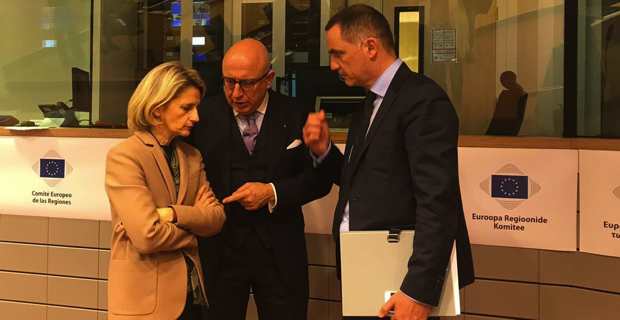 Nanette Maupertuis et Gilles Simeoni, entourant Gaetano Armao, vice-président de la Sicile.