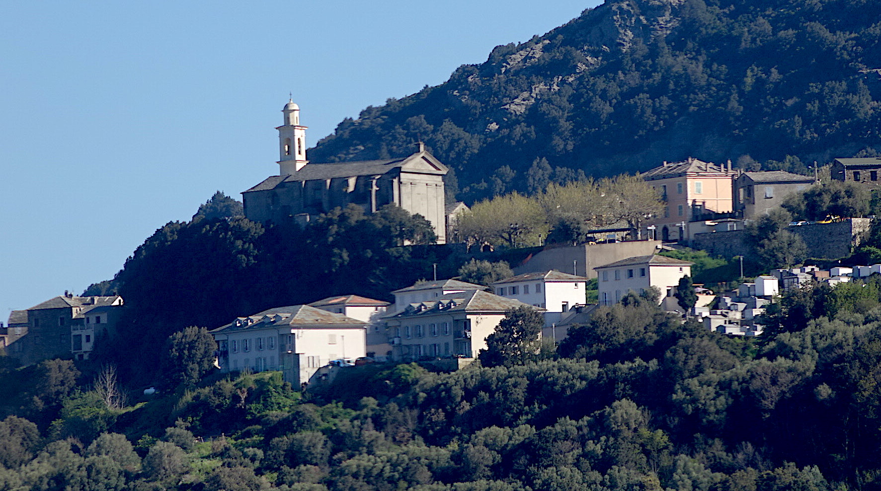 La photo du jour : San Martinu di Lota au-dessus du village