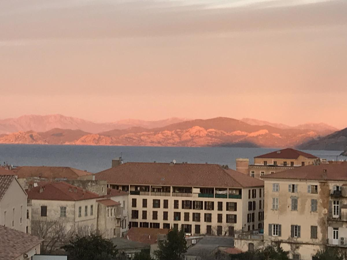 La photo du jour : Quand le Soleil descend sur les Agriate