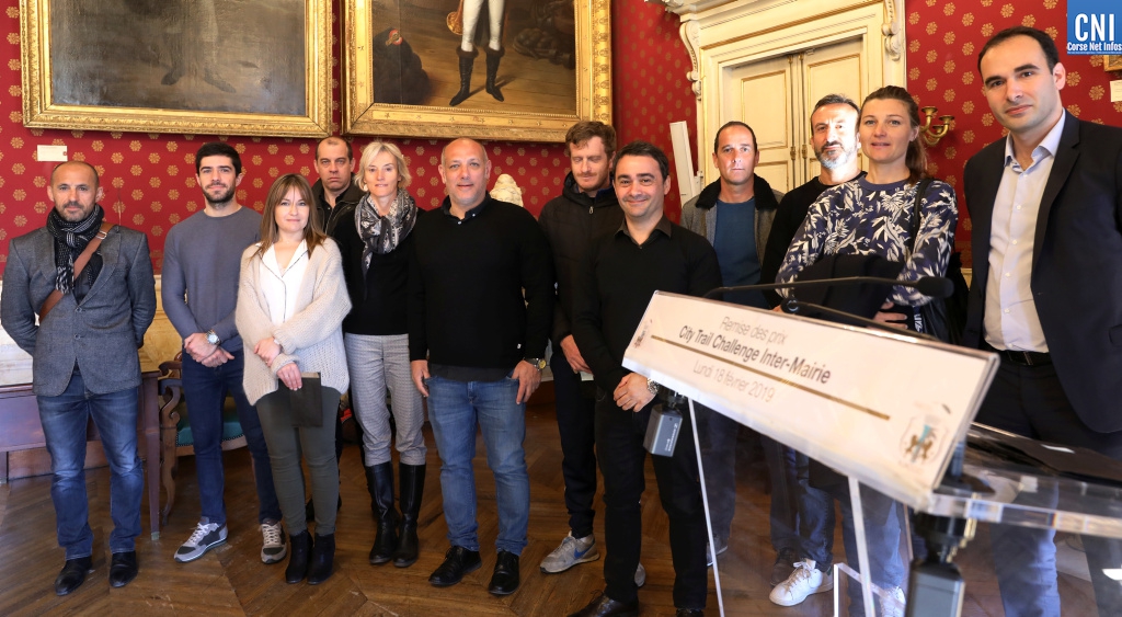 Stéphane Vannucci, adjoint délégué au sport et de Stéphane Sbraggia  1er adjoint au maire lors de la remise des pris aux participants