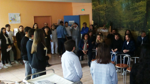 Com’Corse et Éco’No’mégot présentés par les élèves aux partenaires et investisseurs