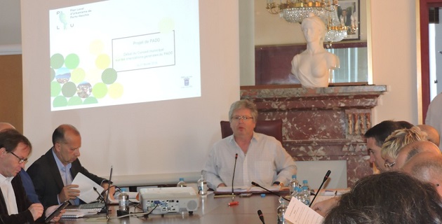 Monsieur le maire durant le dernier conseil municipal