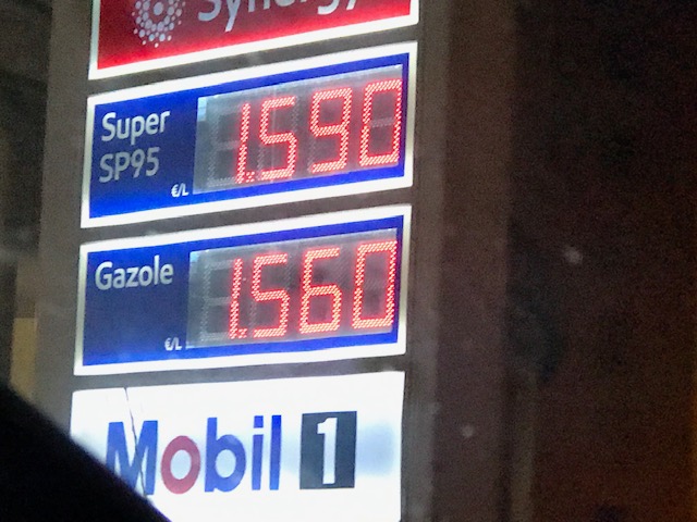 La flambée, silencieuse, de l’essence corse 