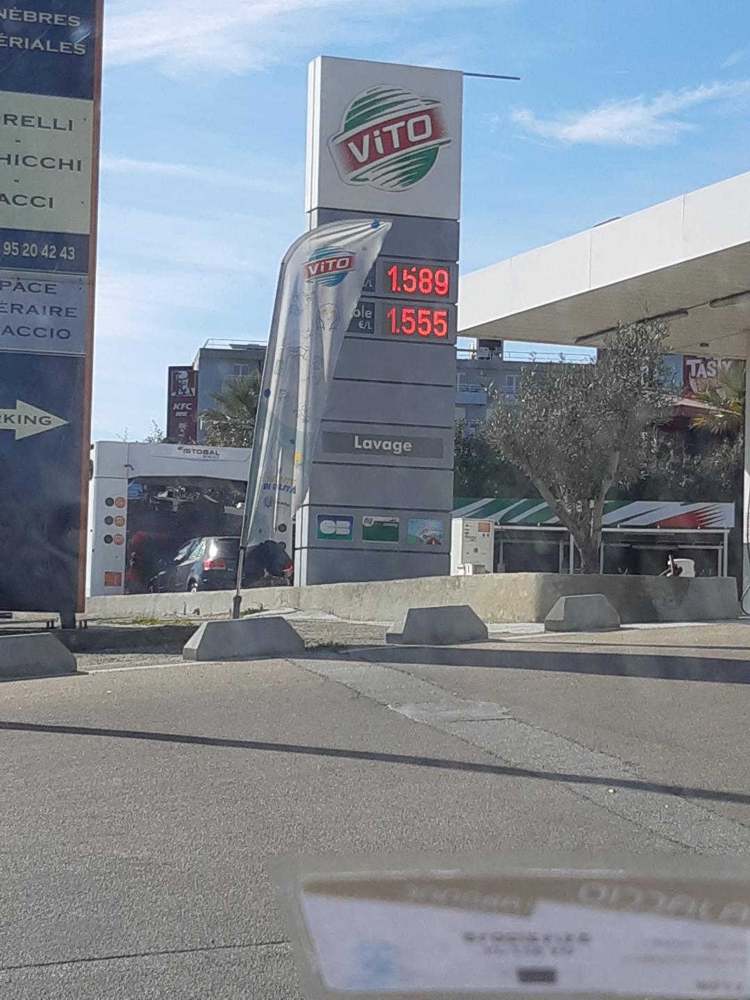 La flambée, silencieuse, de l’essence corse 