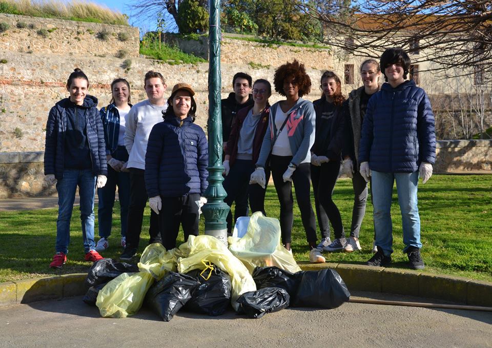 CleanWalk : Plus de 20 jeunes ajacciens ont enfilé les gants pour nettoyer leur ville 