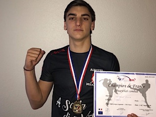 Muay Thaï combat : Stéphane Genta, champion de France