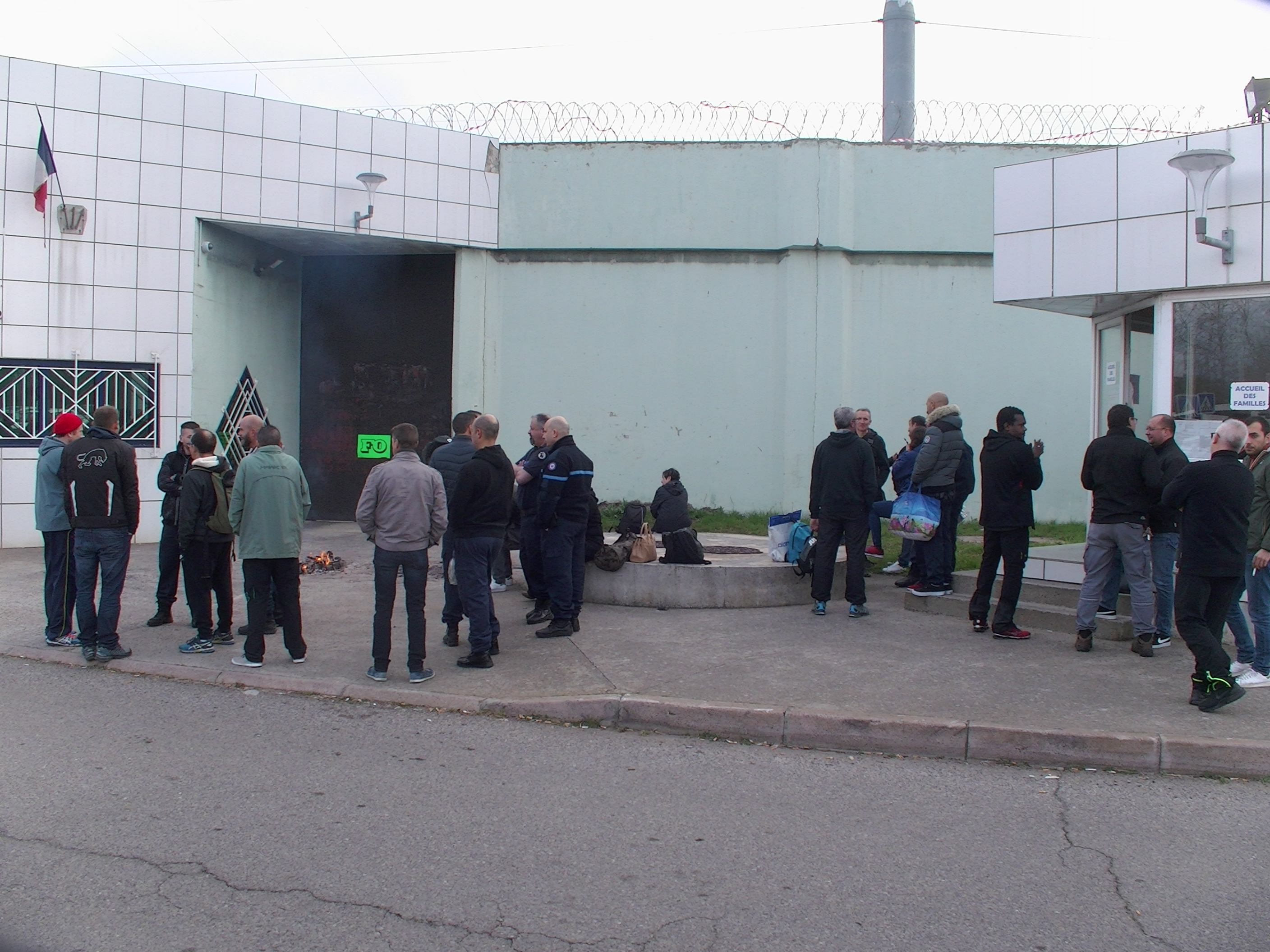 Nouveau rassemblement ce jeudi matin devant la Maison d'arrêt de Borgo