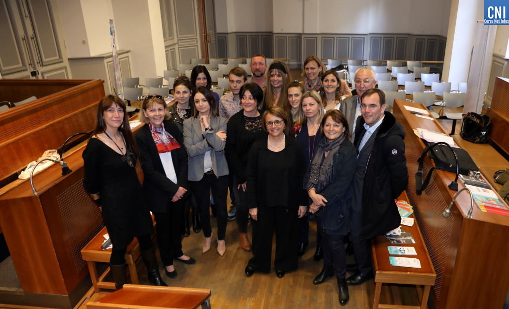 Rencontre au conseil départemental de l’accès au droit de Corse du Sud, en présence de Madame Imbert, présidente du TGI (au TGI d’Ajaccio), du Procureur de la République et des associations et structures (CORSAVEM, CIDFF, FALEP, CAF, avocats, soignants...) investies pour les droits des femmes (Photo Michel Luccioni