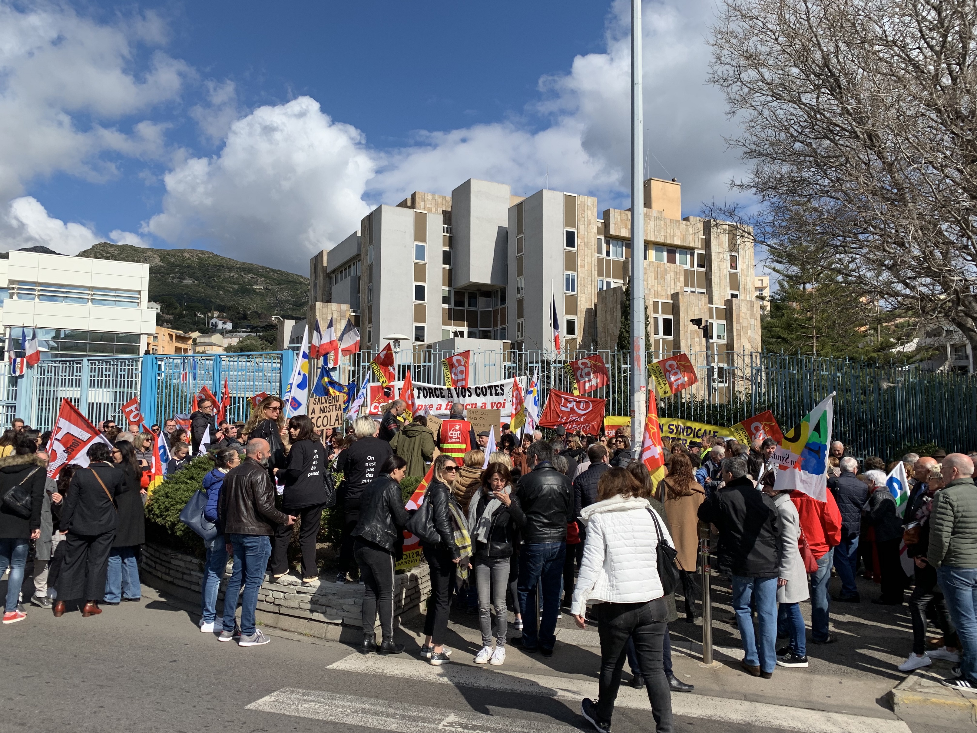 Bastia : Salariés, retraités et gilets jaunes dans la rue 
