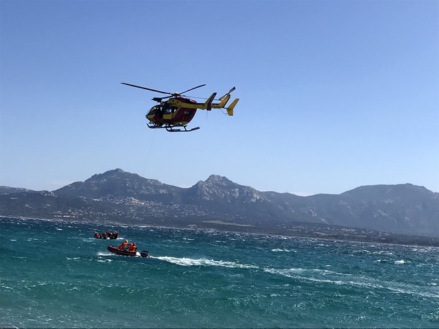 Manœuvre aquatique dans la baie de Calvi