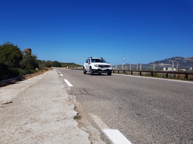Les véhicules obligés de se déporter vers la gauche pour éviter les bosses