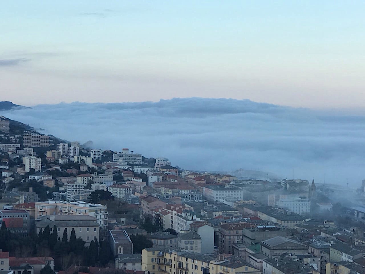 Bastia : Stratus sur la ville