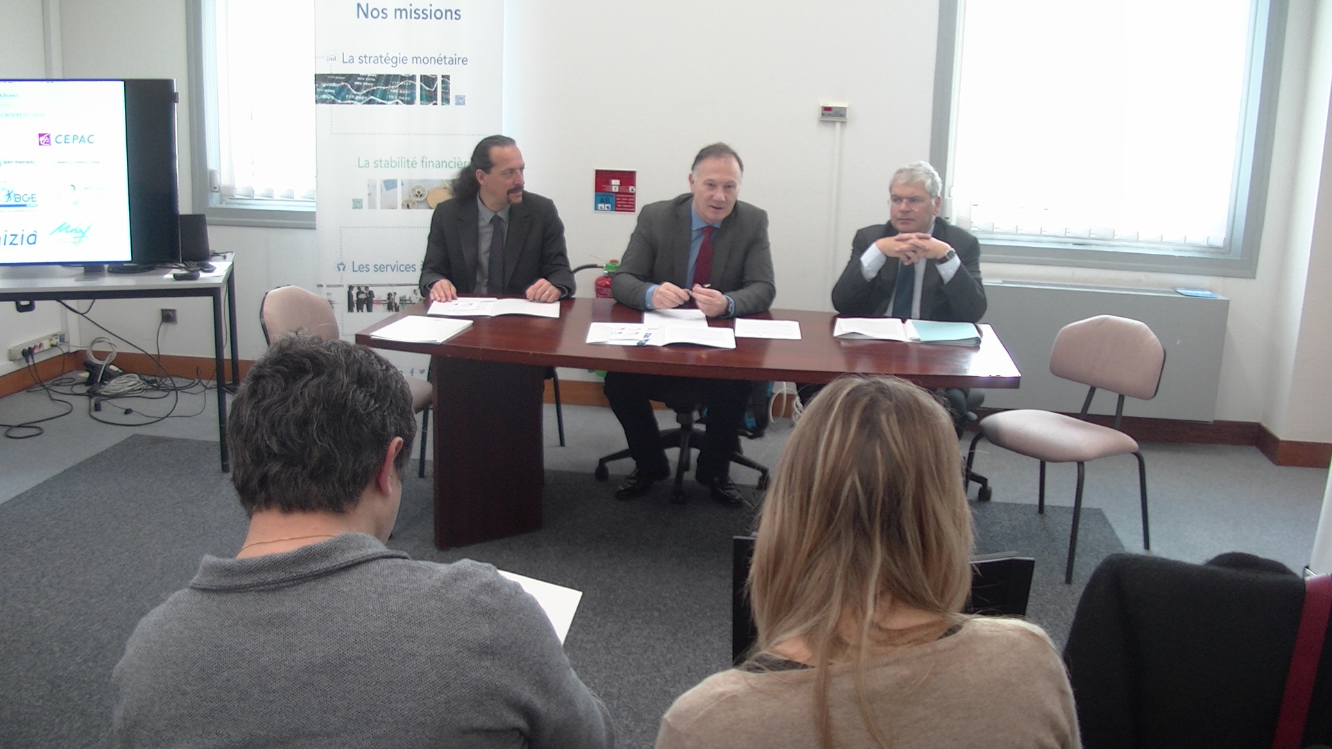 François Groh, directeur départemental, Stéphane Tourte, directeur des particuliers et responsable de la mission Microcrédit de la Banque de France et Jean-Charles Sananes, directeur régional de la Banque de France (de gauche à droite), ont présenté jeudi matin à Bastia, les 2èmes rencontres du Microcrédit en Corse »