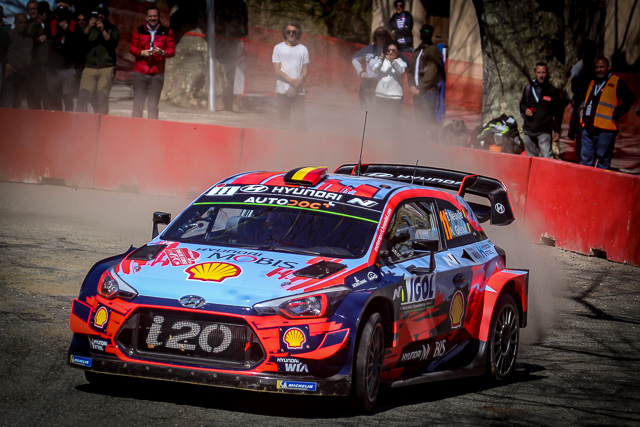 Thierry Neuville leader