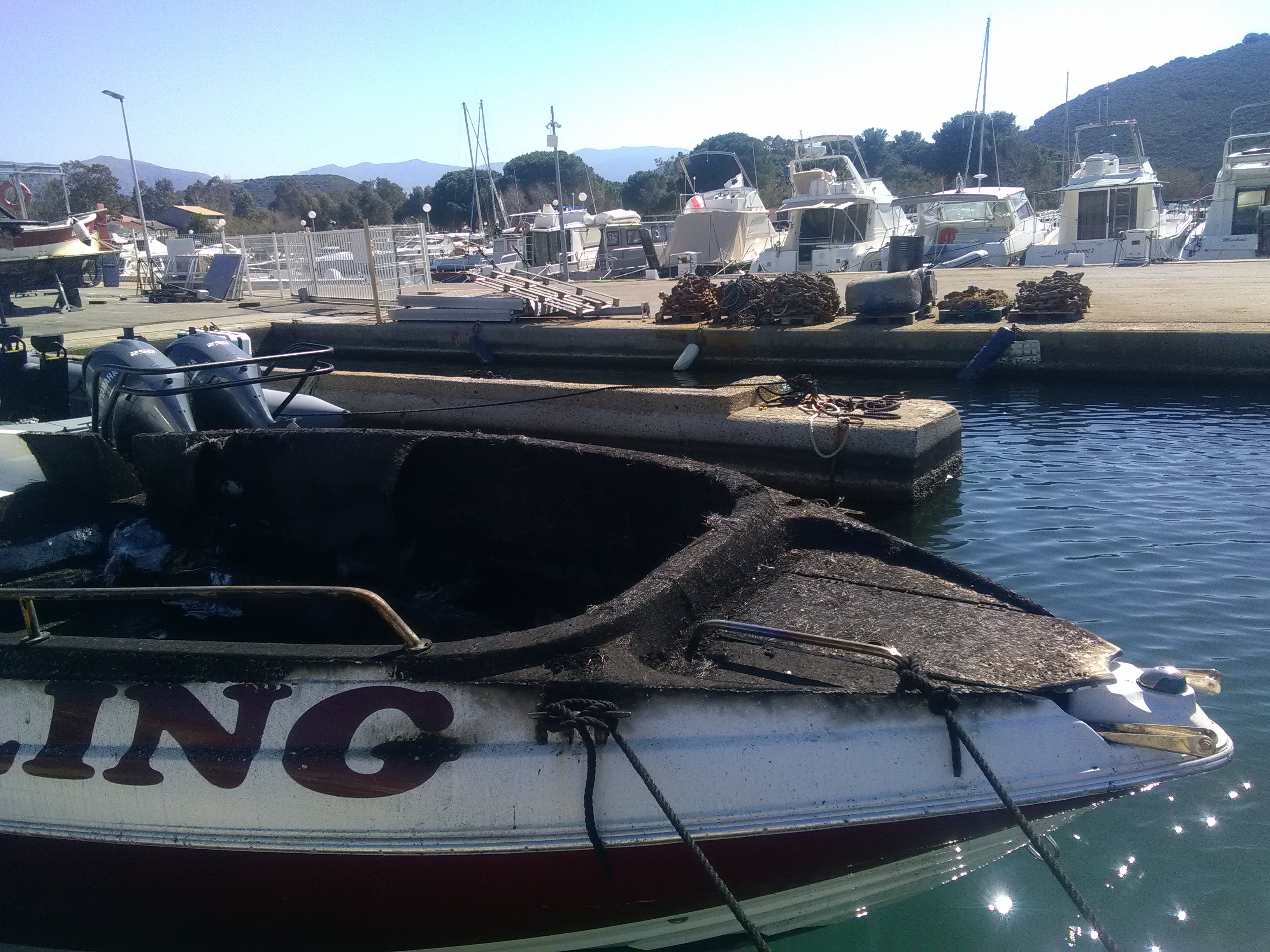"L'envers de la carte postale" : Le ras-le-bol du gérant de la société de loisirs nautique de Saint-Florent de nouveau vandalisée