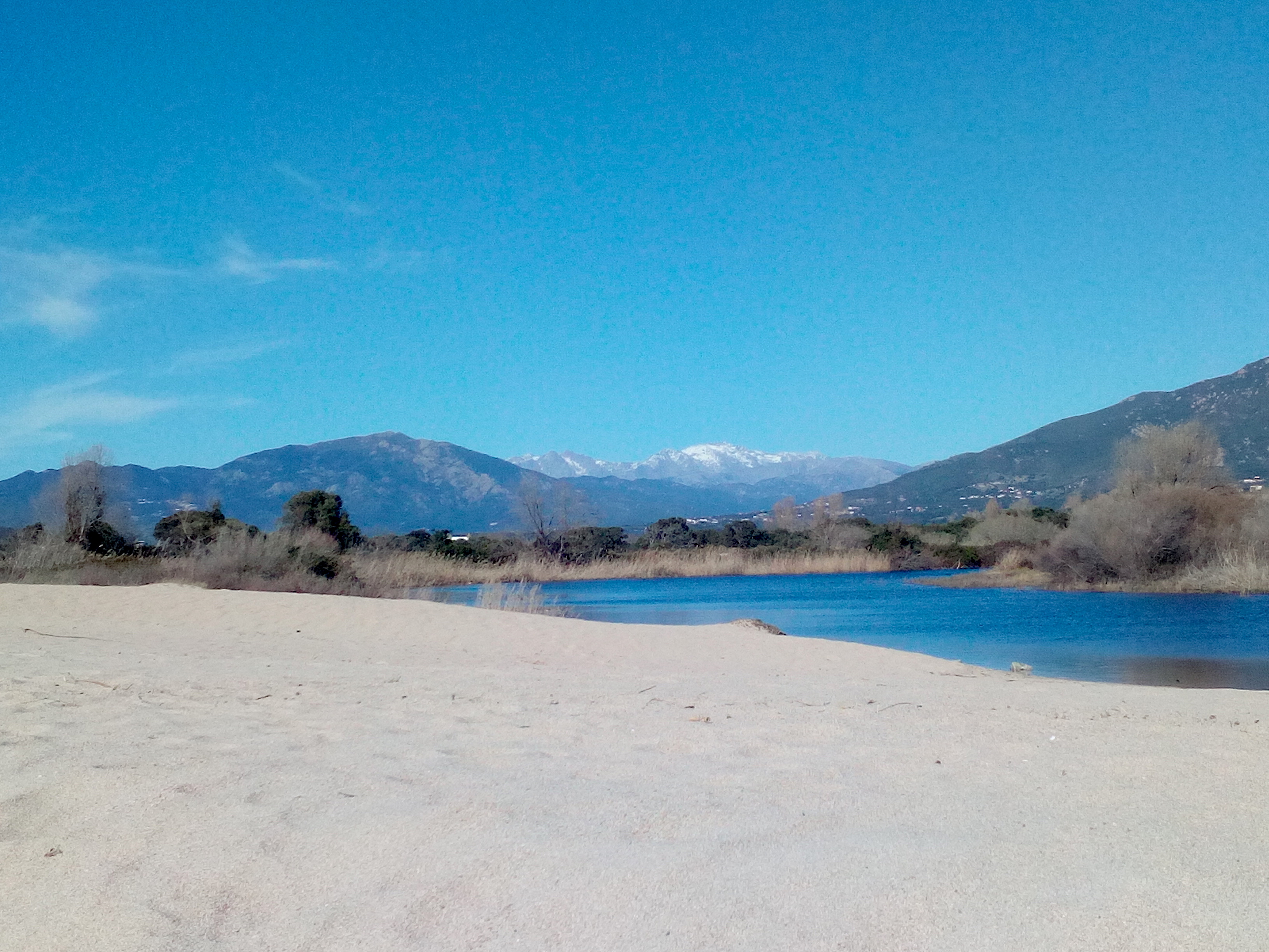 La photo du jour : au bout de la plage du Ricantu