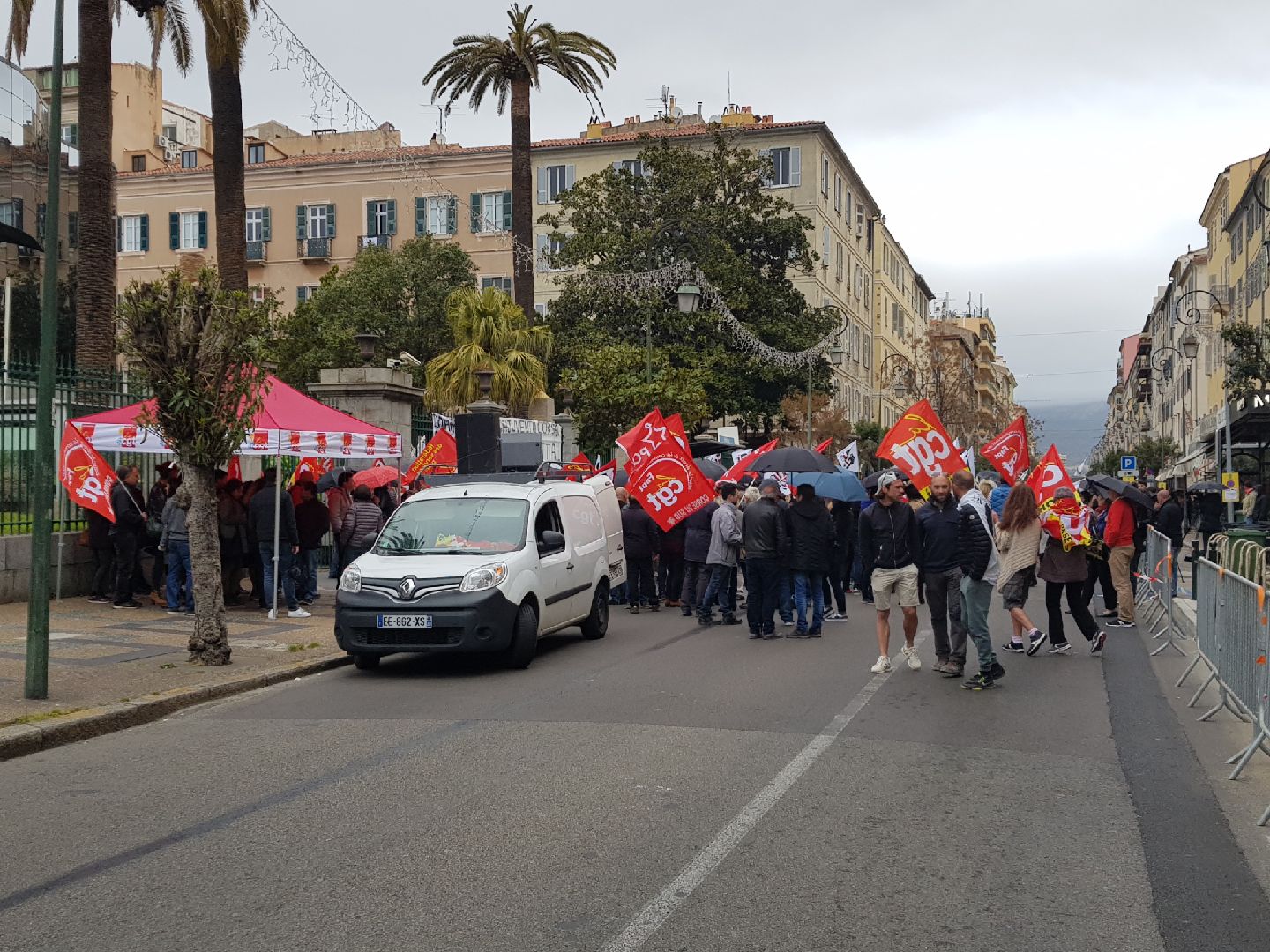 Visite présidentielle : manifestation des syndicats devant la préfecture d'Ajaccio