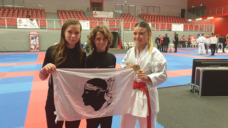 Belles prestations à Lille des licenicés du Karate Club Goju-Ryu Borgo : Tifene Lefebvre, Ange-Marie Bernardini et Cassandra Sampieri