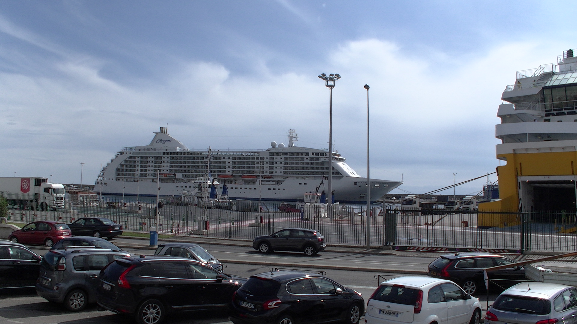 Le Seven Seas Voyager, la 1ère des nombreuses escales de navires de croisière à Bastia