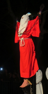 Père Piotr Swider : « Dans Notre-Dame incendiée, la croix de l’autel se dresse pour nous dire le vrai sens d’une église »