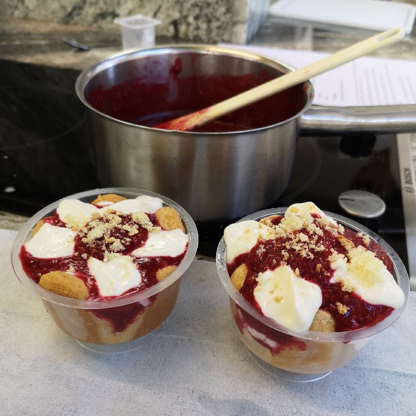 A table : La recette de la charlotte légère aux framboises